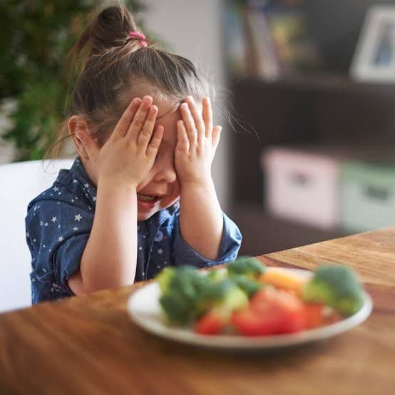 Çocuklarda Yemek Yeme Problemi: Nedenleri ve Çözüm Önerileri